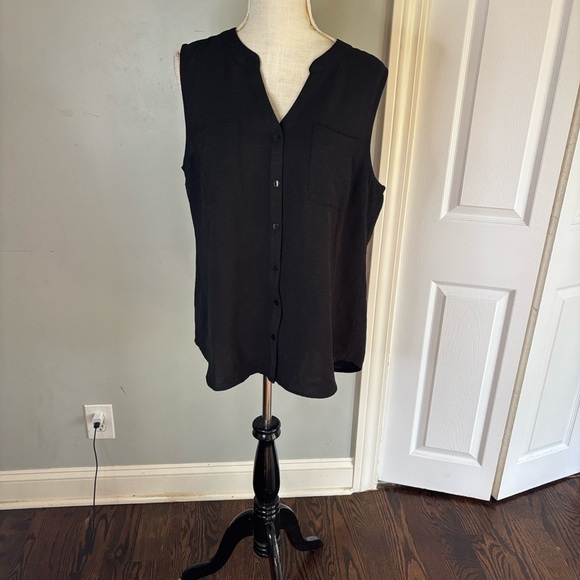 Fortune + Ivy Tops - Classic Black Sleeveless Button-Down Shirt